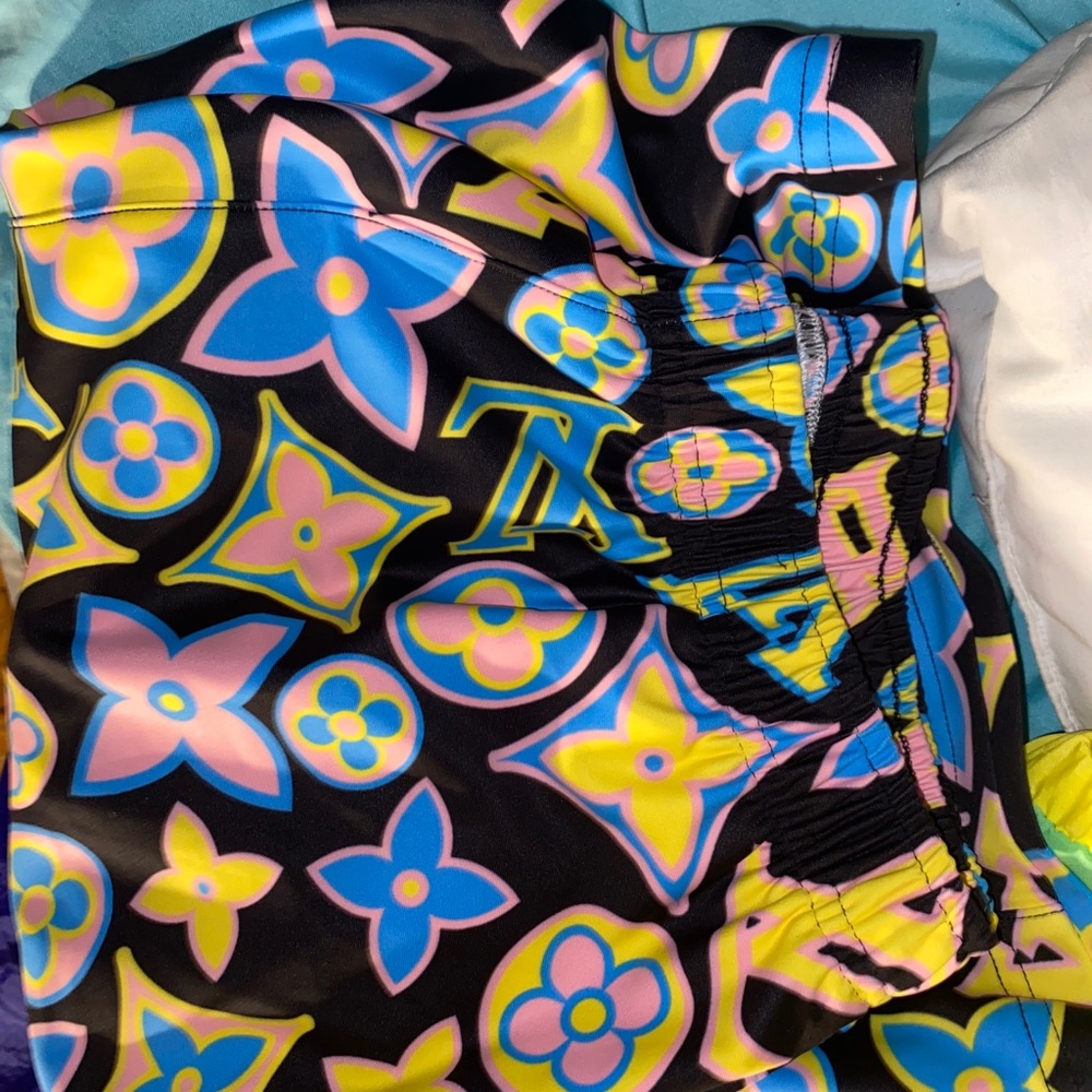 Brand new LV shorts monogram - Picture 2 of 3